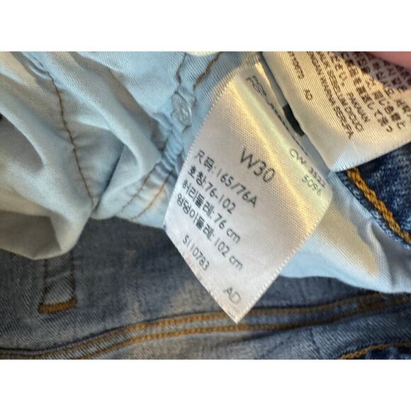 Levi's 501 Midi Shorts - Picture 5 of 7